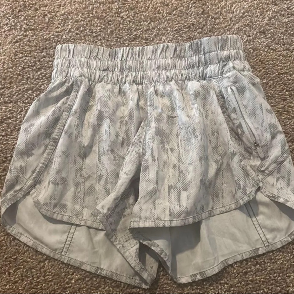 Lululemon Athletica Patterned Gray Athletic Shorts
